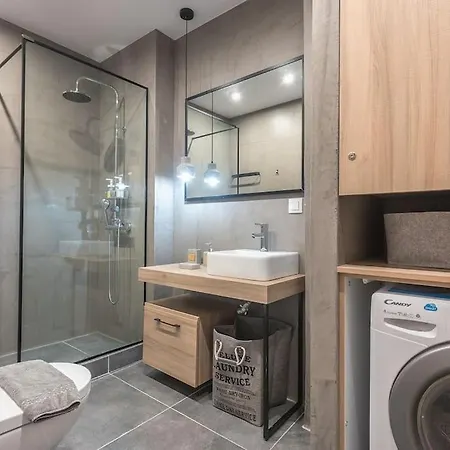 Elegant & Spacious Athens