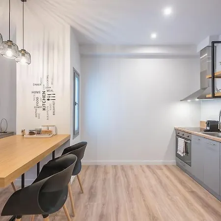 Elegant & Spacious Apartment *